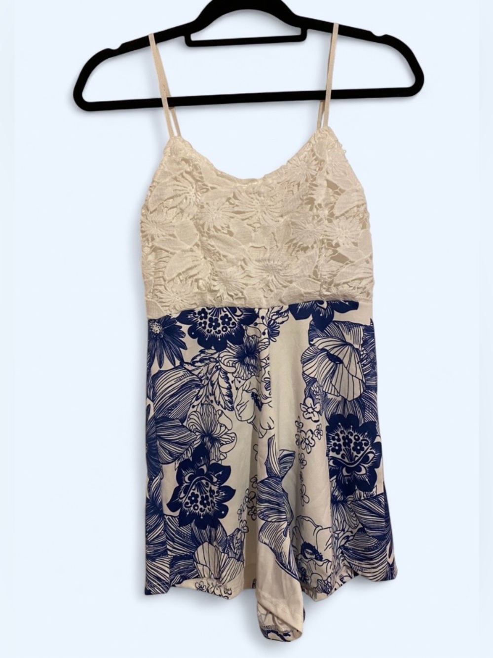 Love Yi Court floral lace sleeveless romper, size small